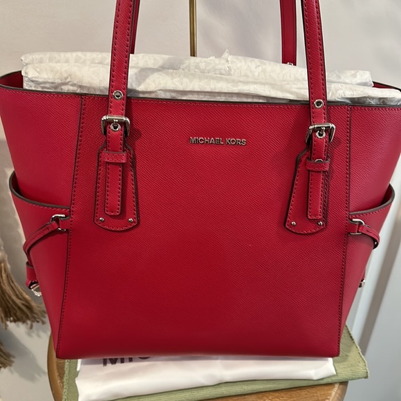 AUTHENTIC Michael Kors Voyager Tote Bag in Dark Raspberry, NWT - Picture 3 of 16